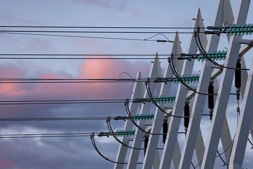 Electricity transmission structures and power lines